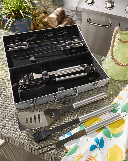 Spear & Jackson BBQ Tools and carry case. Only £30.00. Perfect for your Summer BBQ